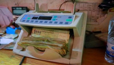 العملة الوطنية تواصل تعافيها والدولار يهبط إلى 2400 ريال