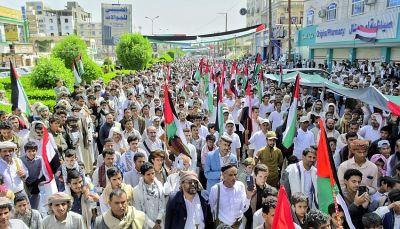 وقفة جماهيرية في مأرب تندد باستمرار جرائم الاحتلال في غزة  