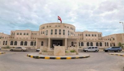 يحمل جواز دبلوماسي مزيف.. اللجنة الأمنية في المهرة تكشف ملابسات القبض على قيادي حوثي في حوف