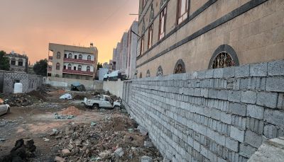 يحدث في صنعاء.. نهب أرض 150 لبنة في الجراف ومصادرة حرم منزل بُني قبل نصف قرن..(صور)