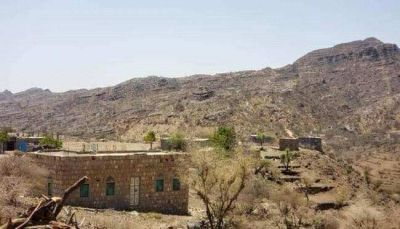 استشهاد طفلة وإصابة شقيقها بشظايا قذيفة هاون أطلقتها المليشيا على المنازل غرب تعز