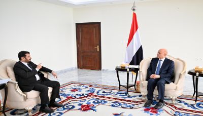 "العليمي" يوجه بسرعة إحالة القضايا المنظورة أمام الأجهزة الرقابية الى السلطة القضائية