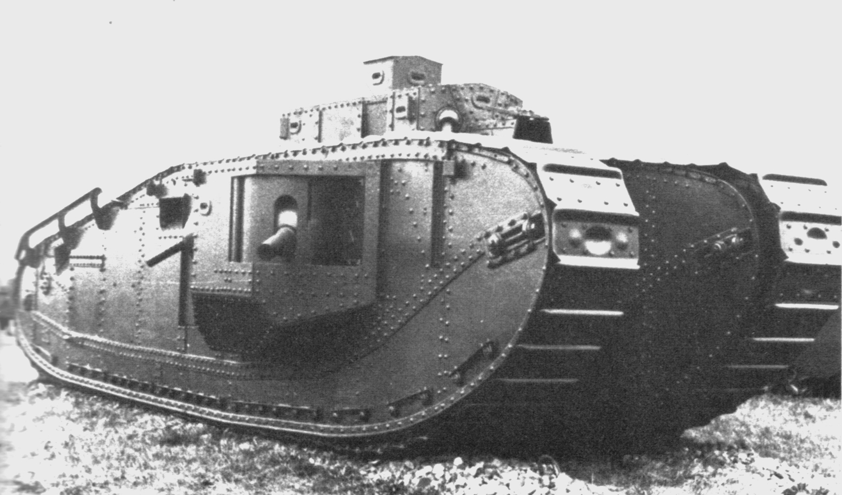 الدبابة الأميركية-البريطانية "مارك الثامن" التي لم تستخدم في الحرب العالمية الأولى رغم إنتاج 100 نموذج منها ما بين عامي 1919 و1920