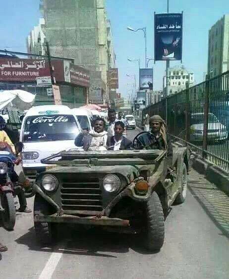 سيارة قديمة نهبها الحوثيون من المتحف الحربي بصنعاء