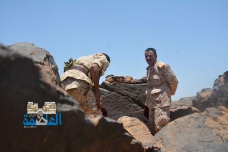 «العاصمة أونلاين» يزور مع مدير دائرة العمليات الحربية قوات الجيش في الخطوط الأمامية بجبهة نهم شرقي صنعاء