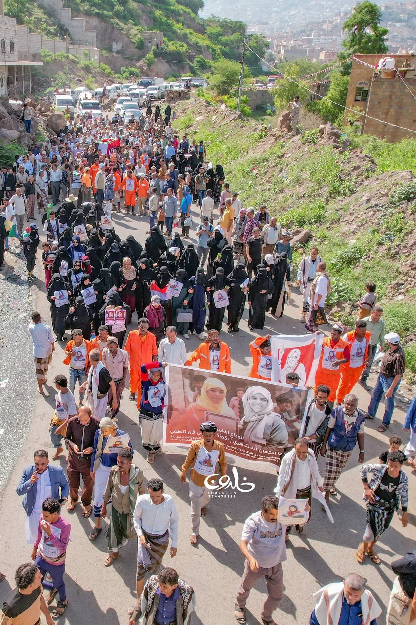 تشييع رسمي وشعبي لجثمان الشهيدة افتهان في تعز