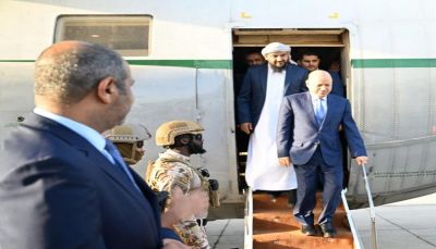 رئيس مجلس القيادة يعود إلى عدن قادماً من الرياض