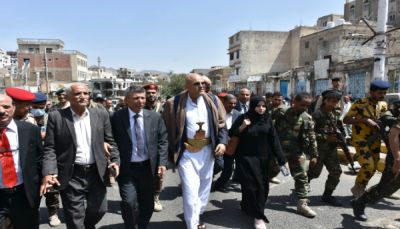  محافظ تعز يدعو الحوثيين لفتح طريق الحوبان وتخفيف المعاناة السكان