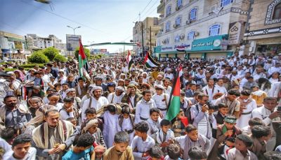 وقفات شعبية في تعز ومأرب تندد باستمرار العدوان الإسرائيلي على غزة