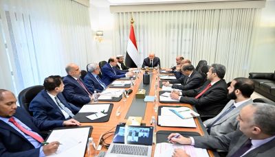 اجتماع رئاسي يشدد على ضرورة الالتزام الصارم بتوريد كافة الموارد إلى الحساب العام للحكومة