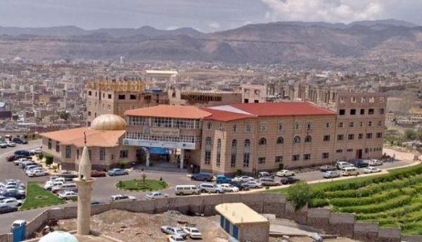 صنعاء.. تهديدات حوثية بفصل أكثر من 40 موظف أمن في مستشفى جامعة العلوم والتكنولوجيا