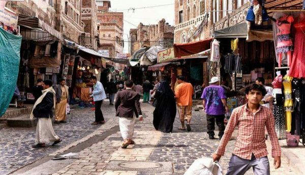  "إرهاب متعمد" .. شائعات حوثية تغلق مصنع مياه بصنعاء وتجبر السكان على النزوح