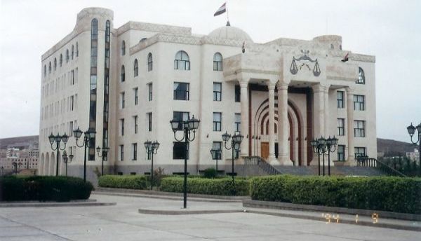 النائب العام الحوثي يُطلق سراح عصابة استولت على بضاعة لتاجر بقيمة 400 ألف دولار
