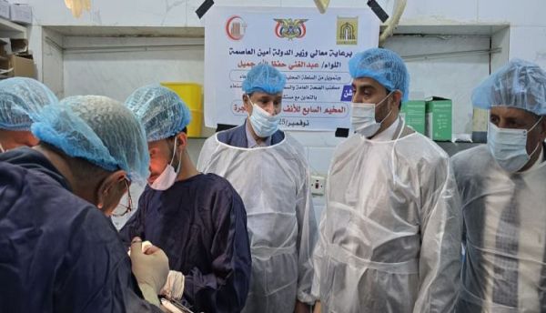 أمانة العاصمة تدشّن ثلاثة مخيمات طبية متخصصة للنازحين في مأرب