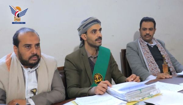 مليشيات الحوثي تواصل محاكمة 12 معتقلاً بينهم موظفون أمميون وسابقون في السفارة الأمريكية