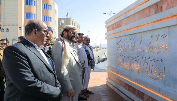 العرادة يدشّن مشاريع تنموية وخدمية ويزيح الستار عن مجسم النصر بمأرب (صور)