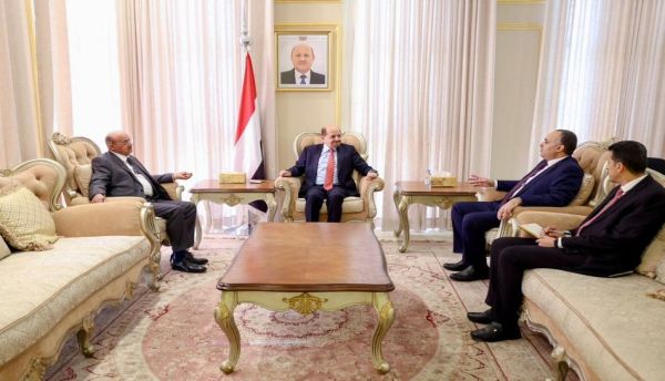 رئيس الوزراء يوجه بتسريع إجراءات صرف الرواتب المتأخرة للموظفين والمتقاعدين والشهداء والجرحى