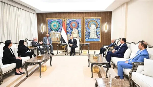 العليمي: انقلاب مليشيا الحوثي تسبب بانهيار شبكة الحماية الإنسانية وحوّل ملايين الأطفال إلى ضحايا