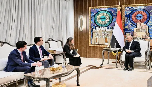 "العليمي": التعاطي مع الحوثيين كسلطة أمر واقع يعني شرعنة الحق الإلهي والعنصرية والسلاح خارج الدولة