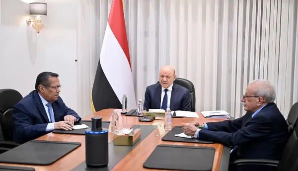 رئيس مجلس القيادة: عملية "فجر اليمن" ماضية حتى تحقيق أهدافها الكاملة