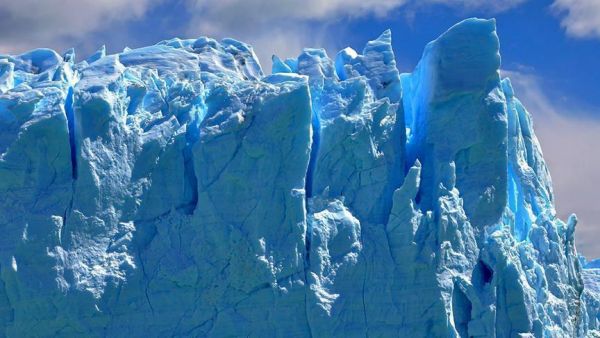 علماء جيولوجيا يعثرون على 91 بركانًا تحت الجليد في القارة القطبية الجنوبية
