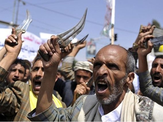 مشرف الحوثيين بـ"ذمار" يسخر من الصحابي أبوهريرة ويتهمه بالكذب والنفاق (فيديو)