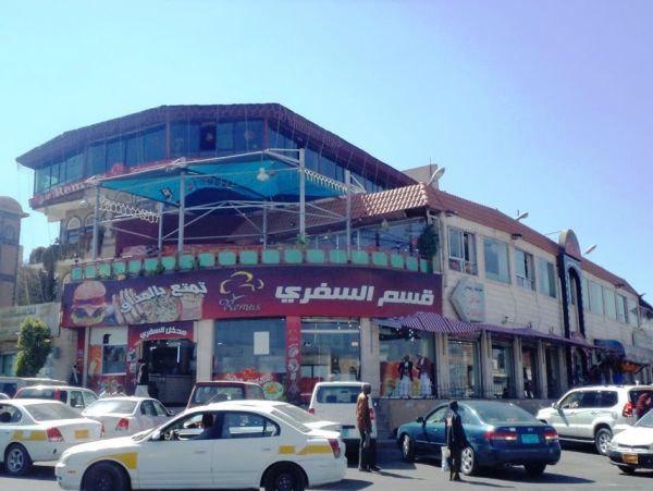 اقتحام وتهديدات حوثية لمطعم شهير بصنعاء بحجة "الاختلاط"