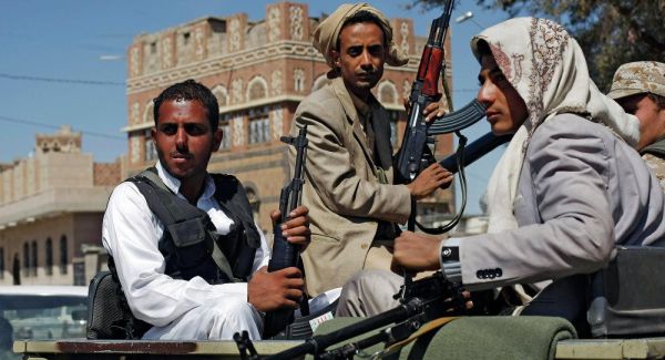 الحوثيون يختطفون ضابط مقرب من المخلوع بصنعاء