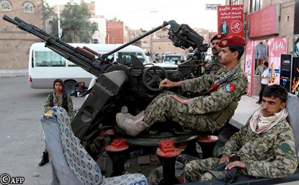 دورات طائفية مغلقة للحوثيين تستهدف العشرات من منتسبي "الحرس الجمهوري" بصنعاء