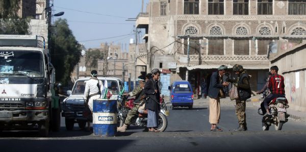 صنعاء: حرب حوثية شعواء على الباعة المتجولين وفرض إتاوات شهرية