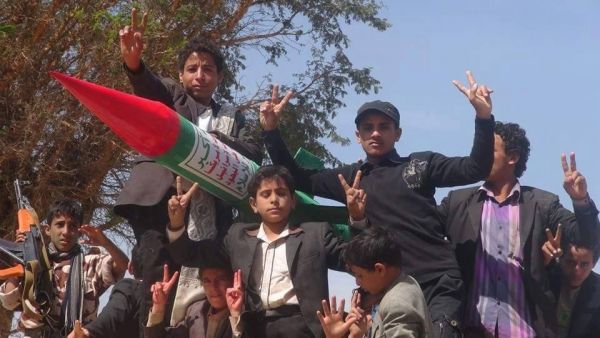 التحالف العربي يسلم السلطات اليمنية 27 طفلاً قاتلوا مع الحوثيين