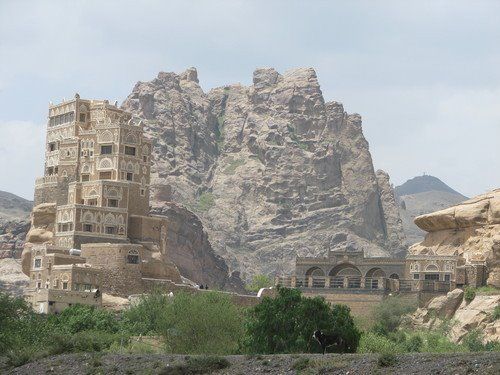 ميلشيا الحوثي تتحكم ببيع وشراء الأراضي والعقارات في صنعاء