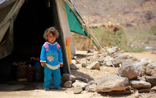 جرحى من النساء والأطفال في قصف حوثي استهدف مخيم النازحين بالخانق