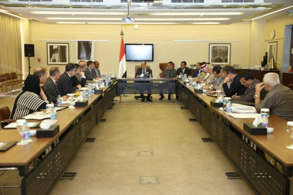 نائب الرئيس يؤكد على بناء المؤسسة العسكرية كهدف رئيسي لحماية أمن اليمن والمنطقة