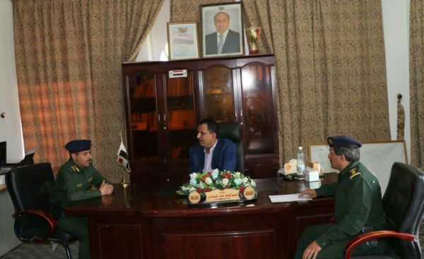 وكيل وزارة الداخلية يبحث مع مدير عام شرطة مأرب المستجدات الأمنية في المحافظة