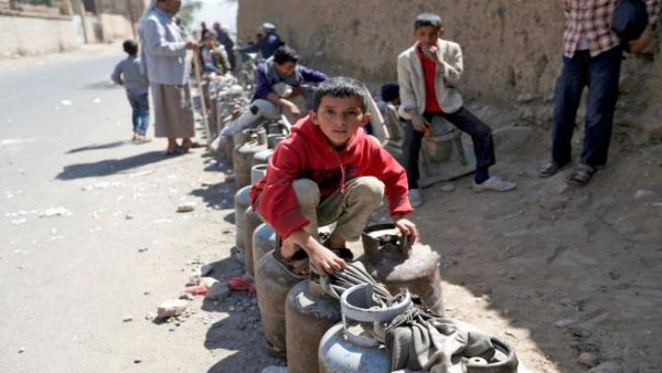لماذا أحالت مليشيا الحوثي توفير "الغاز المنزلي" الى عُقال الحارات في صنعاء؟!