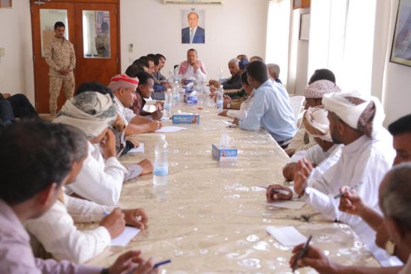 بن دغر يوجه بدراسة إنشاء مجمع حكومي لمحافظة أرخبيل سقطرى