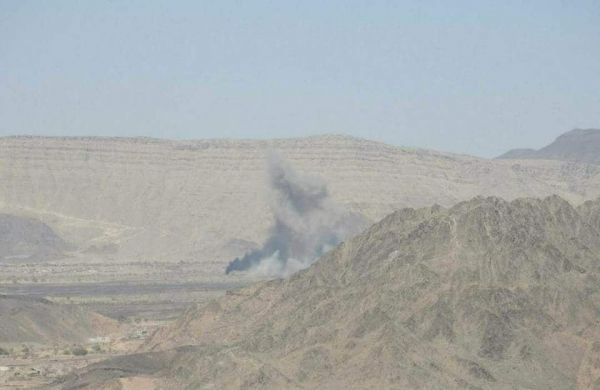 بعد اعتراض صاروخين بالستيين.. قصف مدفعي وجوي على مواقع المليشيات غربي مأرب