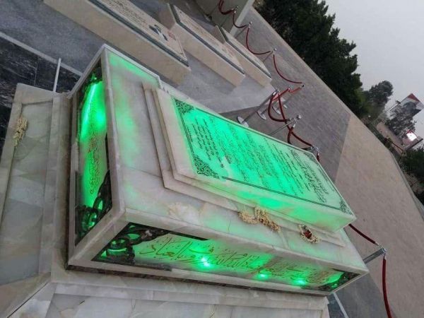 مليشيا الحوثي تلزم الموظفين بـ"صنعاء" بزيارة قبر الصريع "الصماد"