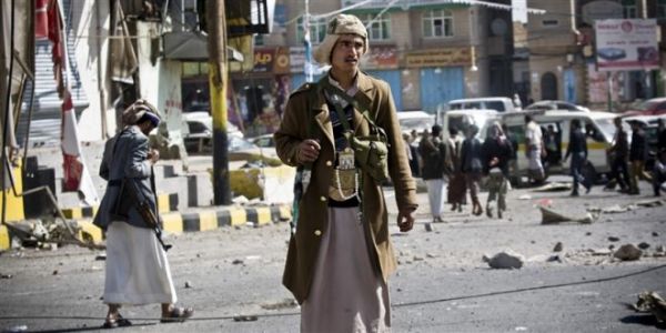 الحوثيون يهربون متهمين بقتل أحد المواطنين من البحث الجنائي بـ"صنعاء"