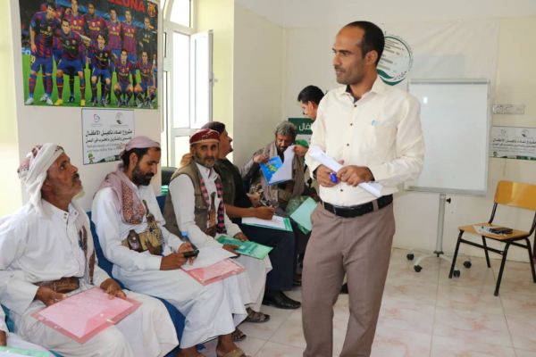 توعية أسر يمنية عن مخاطر تجنيد الأطفال بمأرب