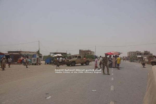 الجيش يعلن تحرير مركز مديرية "حيران" والسيطره على الخط الرابط بين حرض والحديدة