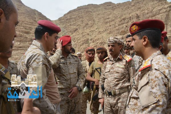 رئيس الأركان وقيادات في التحالف يزورون قوات الجيش بجبهة نهم شرقي صنعاء