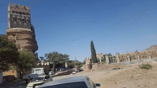 قيادات حوثية تعتدي على ساحات " دار الحجر" التاريخي بصنعاء "صورة"