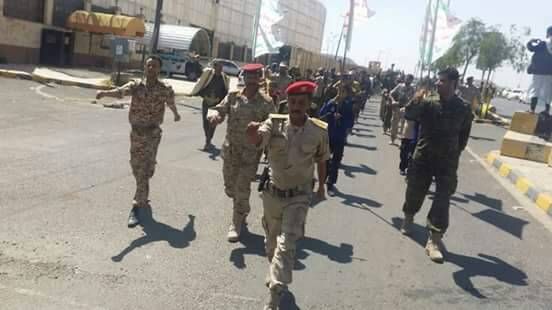 مليشيات الحوثي تقطع عدة شوارع بصنعاء لإقامة عرض مسلح لعناصرها