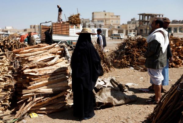 أزمة الغاز المنزلي تفاقم معاناة سكان صنعاء