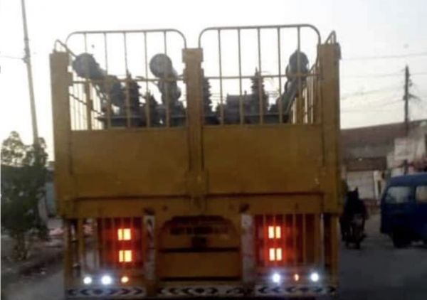 الحوثيون ينهبون مولدات كهربائية من الحديدة باتجاه صنعاء