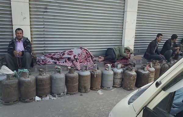 ابتزاز حوثي لسكان صنعاء: كروت الغاز مقابل زكاة الفطر
