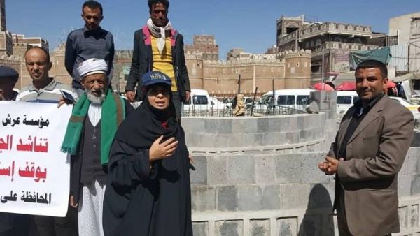 استحداث "نافورة" أمام "باب اليمن" التاريخي.. تدمير حوثي لآثار اليمن