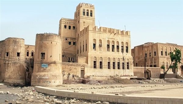 مليشيا الحوثي تنهب مخطوطات وكتب نادرة من مكتبة زبيد التاريخية